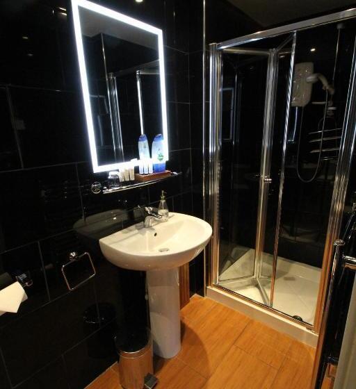 חדר משפחתי דלוקס, The Sandaig