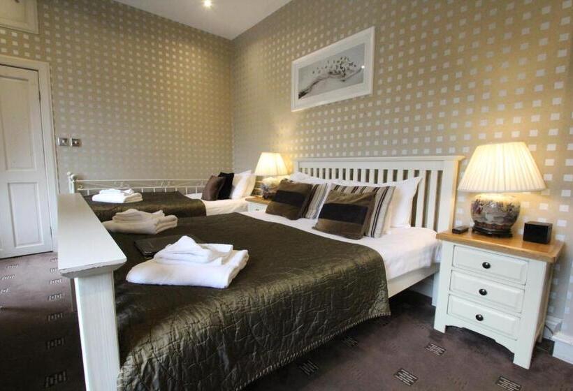 חדר משפחתי דלוקס, The Sandaig