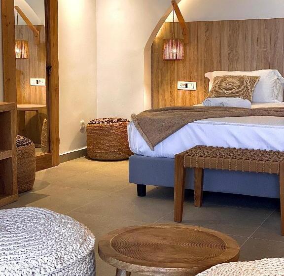 3 Bett Standardzimmer mit Ausblick, Kokkinos Villas