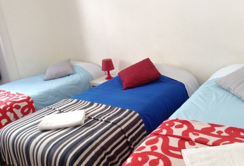 اتاق استاندارد سه تخته با سرویس بهداشتی مشترک, Lisbon Riverview Hostel