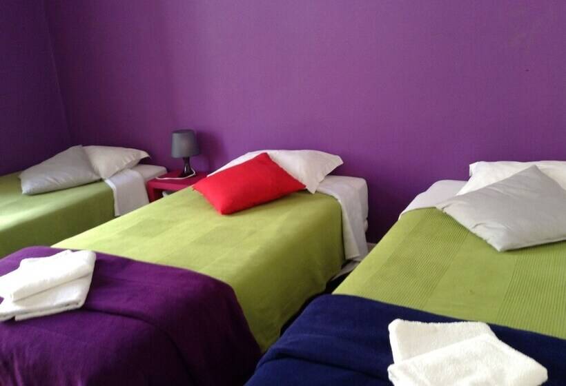 اتاق استاندارد سه تخته با سرویس بهداشتی مشترک, Lisbon Riverview Hostel
