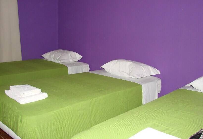 اتاق استاندارد سه تخته با سرویس بهداشتی مشترک, Lisbon Riverview Hostel