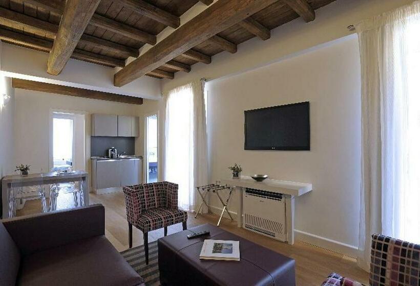 سوییت, Trevi Palace Luxury Inn