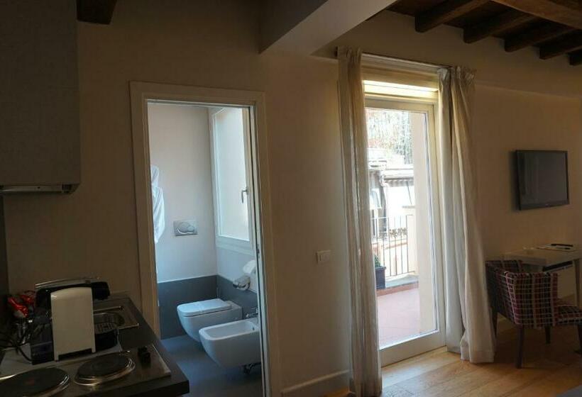 סוויטה, Trevi Palace Luxury Inn
