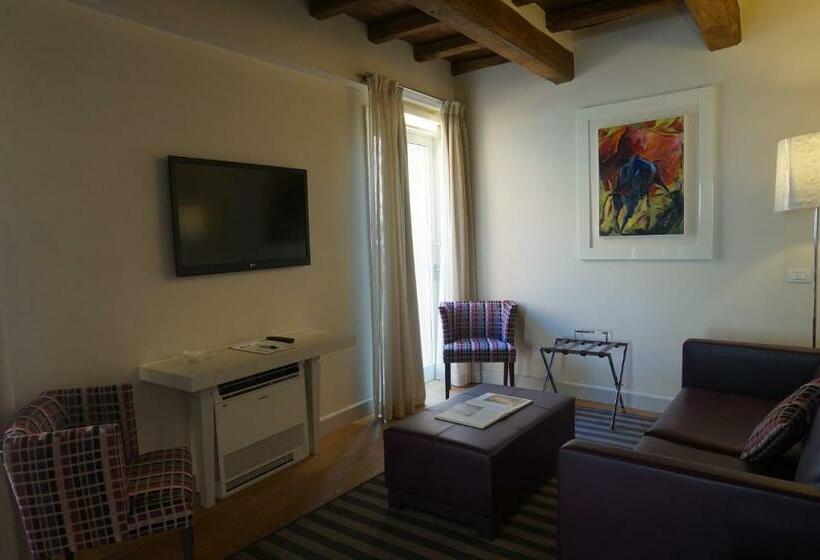 سوییت, Trevi Palace Luxury Inn