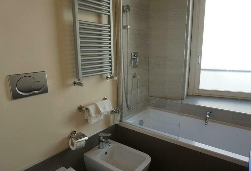 סוויטה, Trevi Palace Luxury Inn
