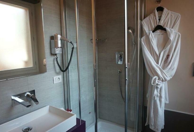 سوییت, Trevi Palace Luxury Inn