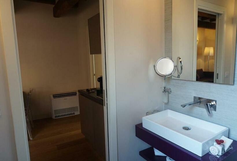 سوییت, Trevi Palace Luxury Inn