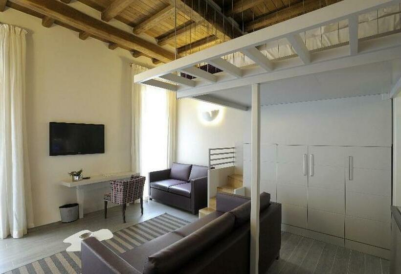 سوییت, Trevi Palace Luxury Inn