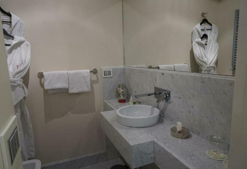 سوییت, Trevi Palace Luxury Inn