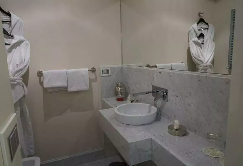 سوییت, Trevi Palace Luxury Inn