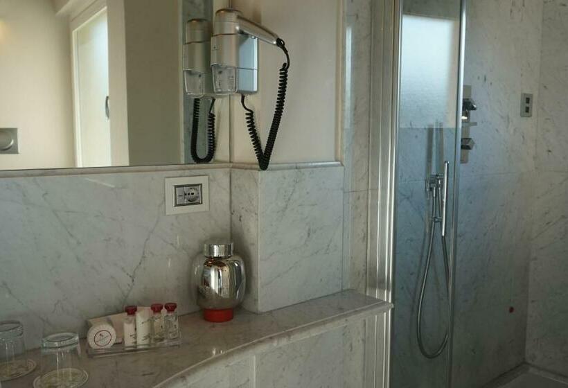 سوییت سوپریور, Trevi Palace Luxury Inn