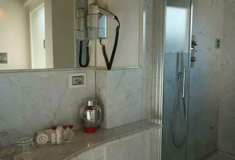 سوییت سوپریور, Trevi Palace Luxury Inn