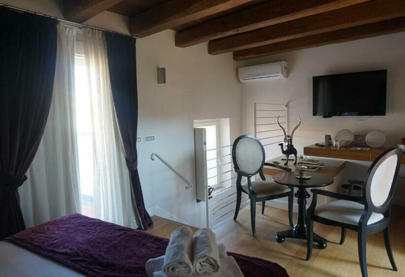 سوییت سوپریور, Trevi Palace Luxury Inn