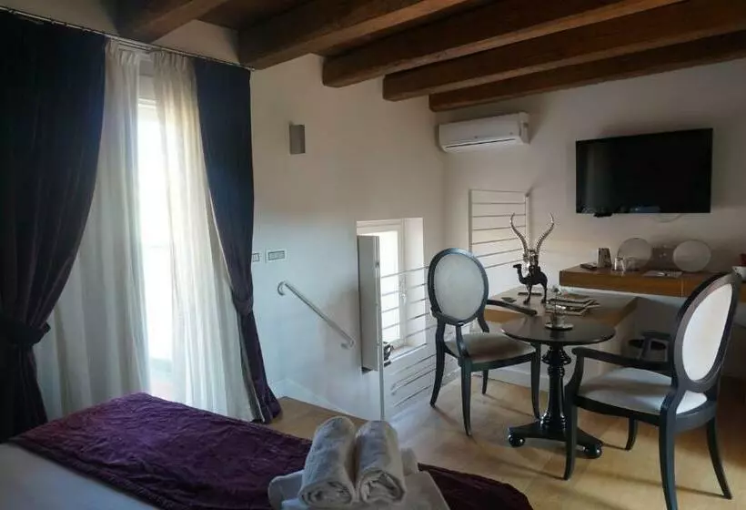 سوییت سوپریور, Trevi Palace Luxury Inn