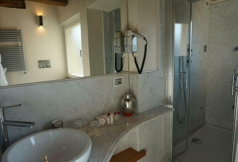 سوییت سوپریور, Trevi Palace Luxury Inn