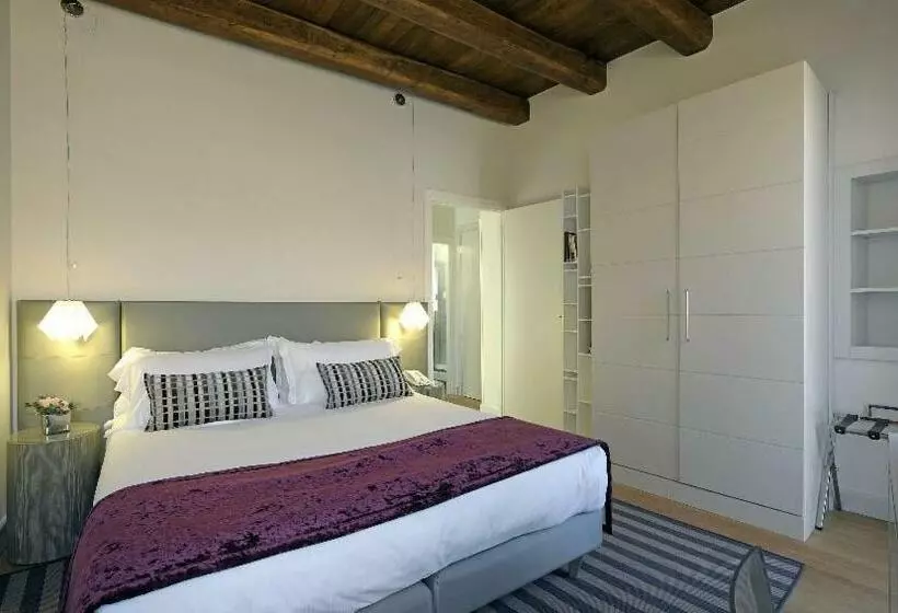 سوییت جونیور, Trevi Palace Luxury Inn