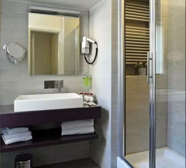 سوییت جونیور, Trevi Palace Luxury Inn