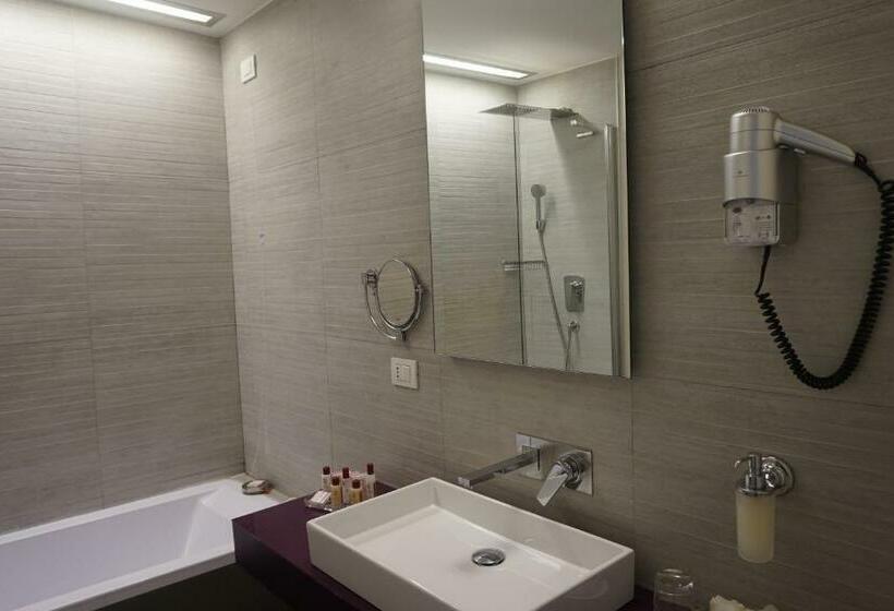 סוויטת ג'וניור, Trevi Palace Luxury Inn