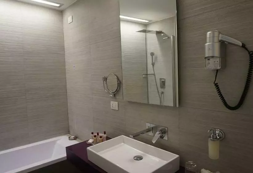 سوییت جونیور, Trevi Palace Luxury Inn