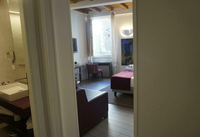 سوییت جونیور, Trevi Palace Luxury Inn