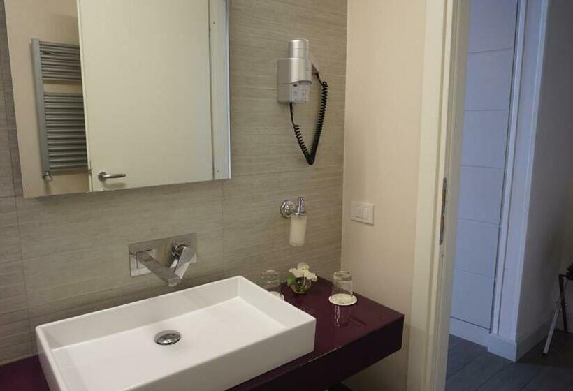 סוויטת ג'וניור, Trevi Palace Luxury Inn