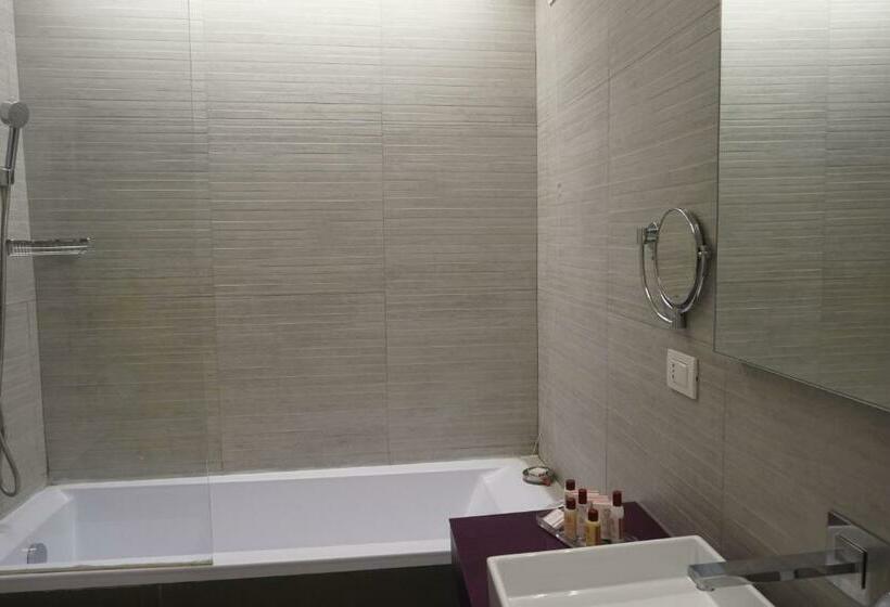 سوییت جونیور, Trevi Palace Luxury Inn