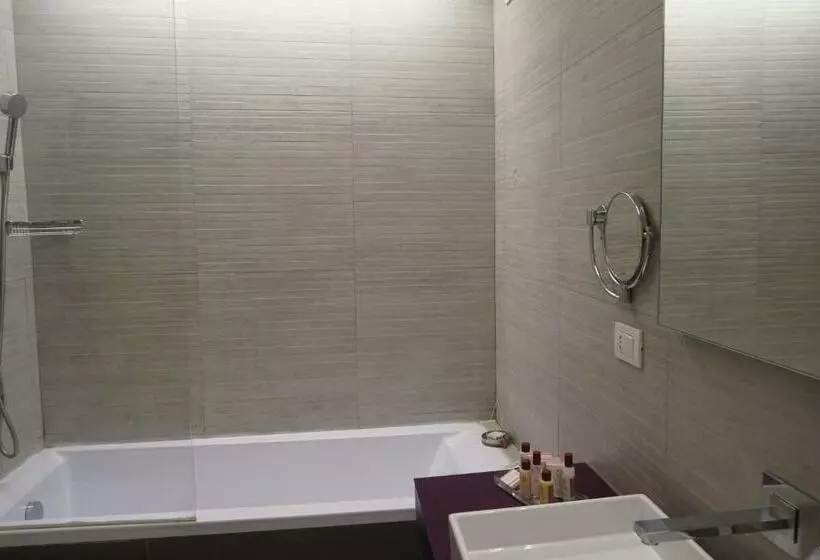 سوییت جونیور, Trevi Palace Luxury Inn