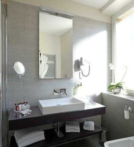 اتاق لوکس سه تخته, Trevi Palace Luxury Inn