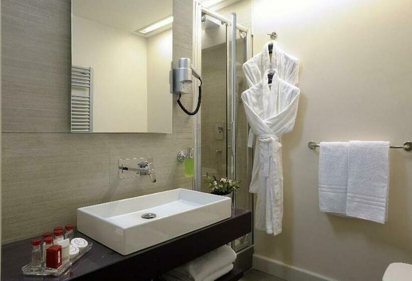 חדר דלוקס לשלושה, Trevi Palace Luxury Inn