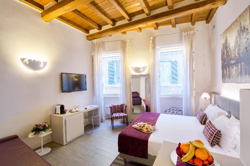 سوییت جونیور, Trevi Palace Luxury Inn