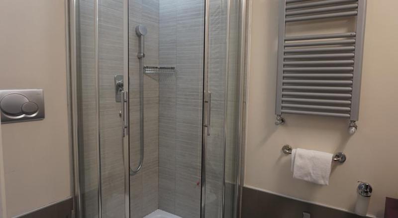 سوییت جونیور, Trevi Palace Luxury Inn