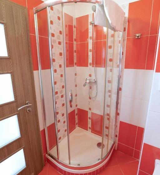 חדר סטנדרט לשלושה, Formule