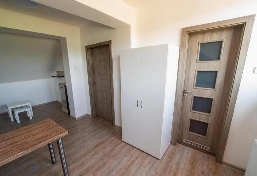 Habitación Triple Estándar, Formule
