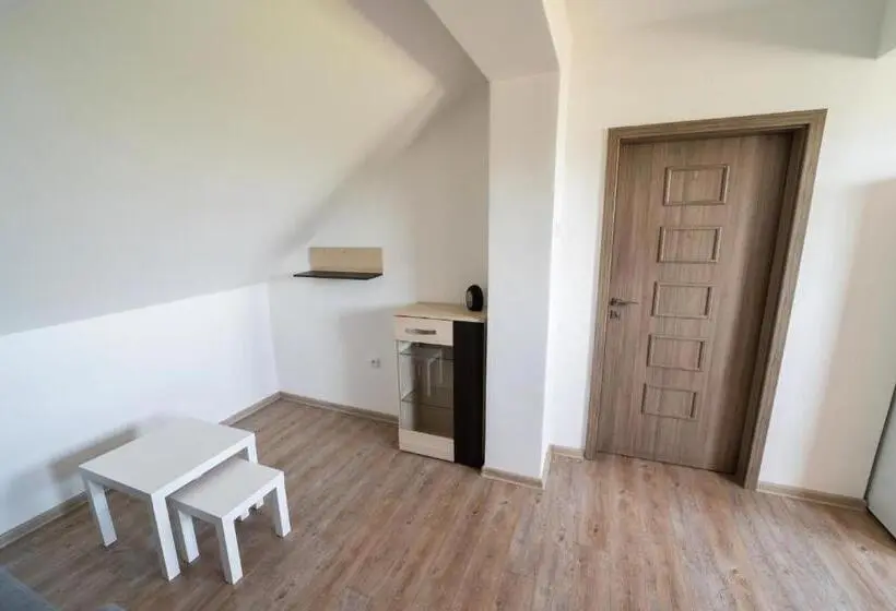 Habitación Triple Estándar, Formule
