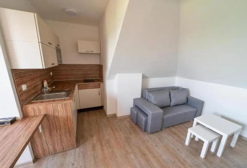 Habitación Triple Estándar, Formule