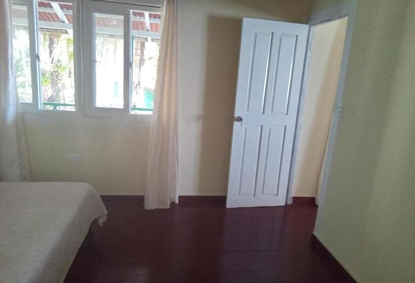 سوییت, Buccaneer Resort