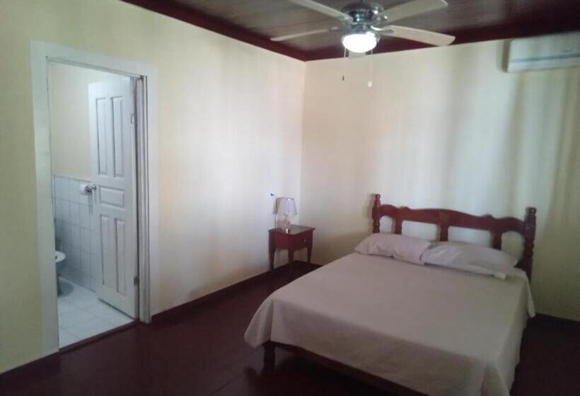 سوییت, Buccaneer Resort