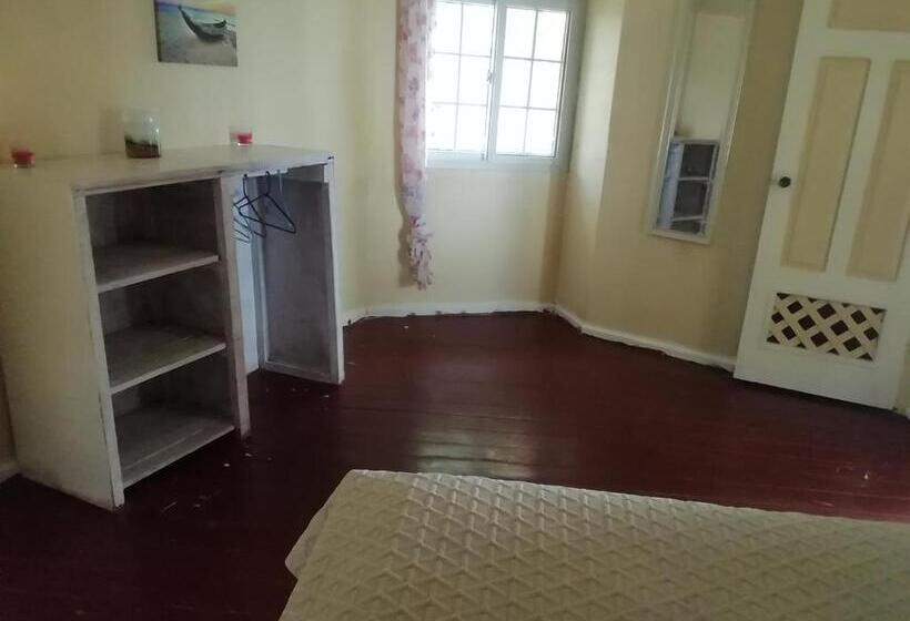 کابین, Buccaneer Resort