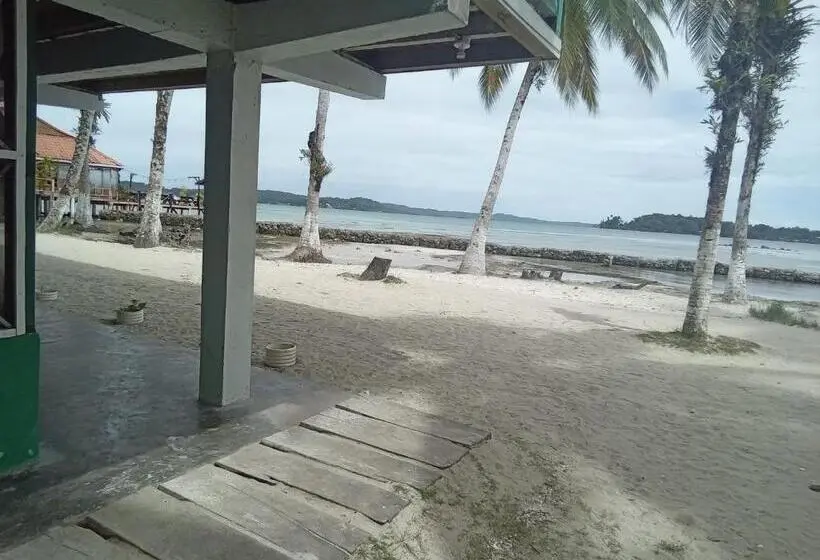 بانگلوی استاندارد, Buccaneer Resort