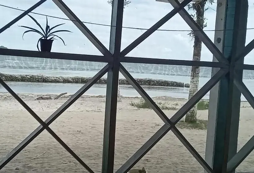 بانگلوی استاندارد, Buccaneer Resort