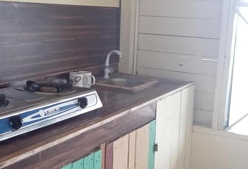 بانگلوی استاندارد, Buccaneer Resort