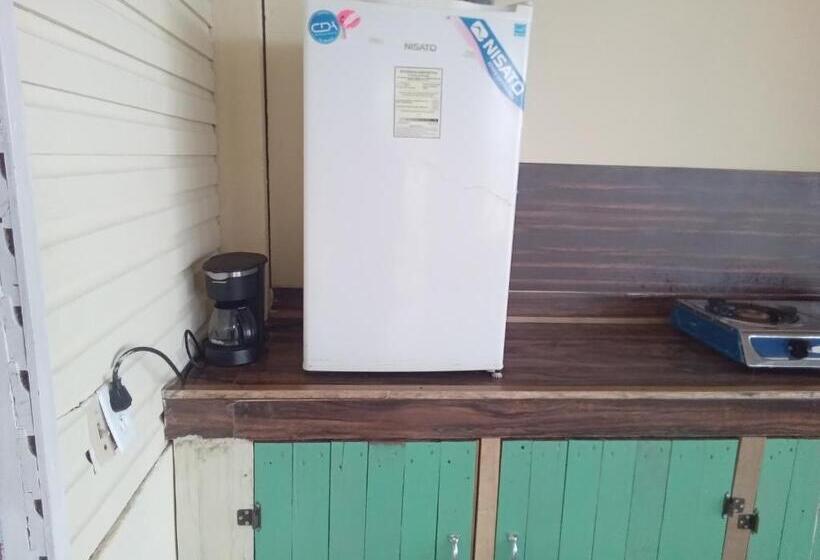 بانگلوی استاندارد, Buccaneer Resort