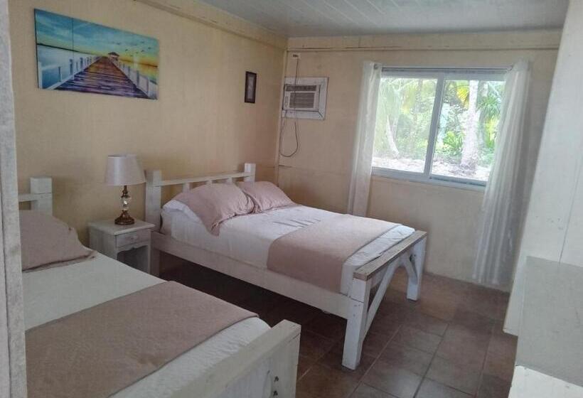 بانگلوی استاندارد, Buccaneer Resort