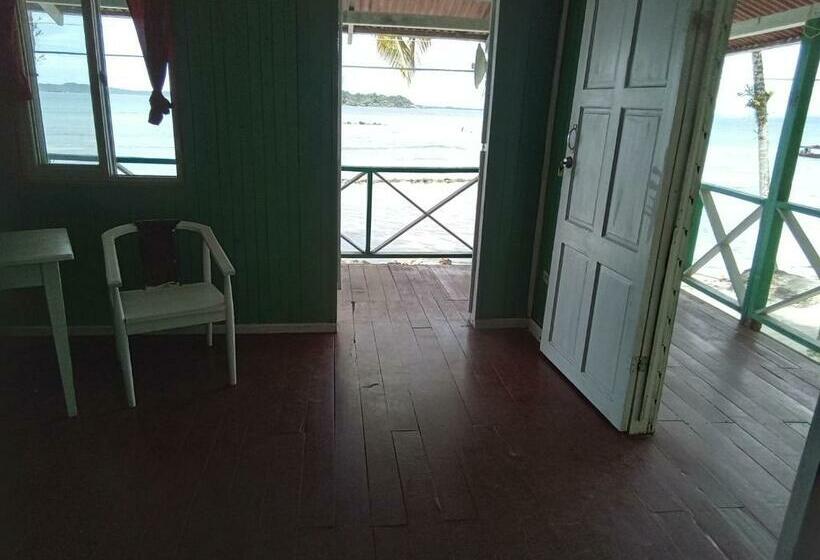 سوییت, Buccaneer Resort