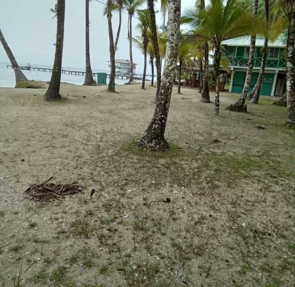 کابین, Buccaneer Resort