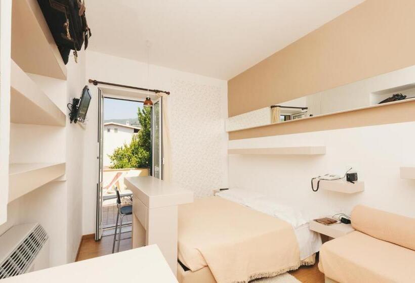 חדר סטנדרט לשלושה עם נוף לגינה, Melograno