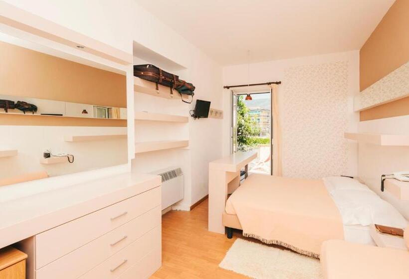 스탠다드 트리플 룸 가든 전망, Melograno