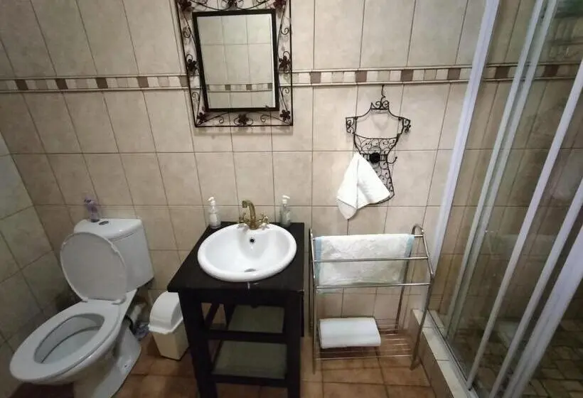 اتاق خانوادگی, Anri Guesthouse