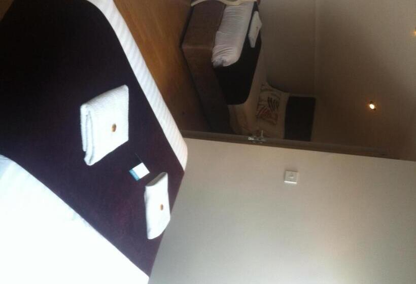 标准三人间, Abbey Lodge B&b